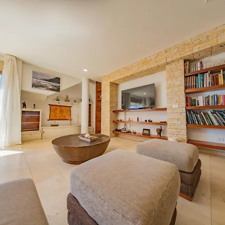 Sky & Sea, The House By The Сasa de vacaciones *