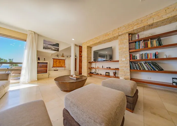 Sky & Sea, The House By The בית נופש *