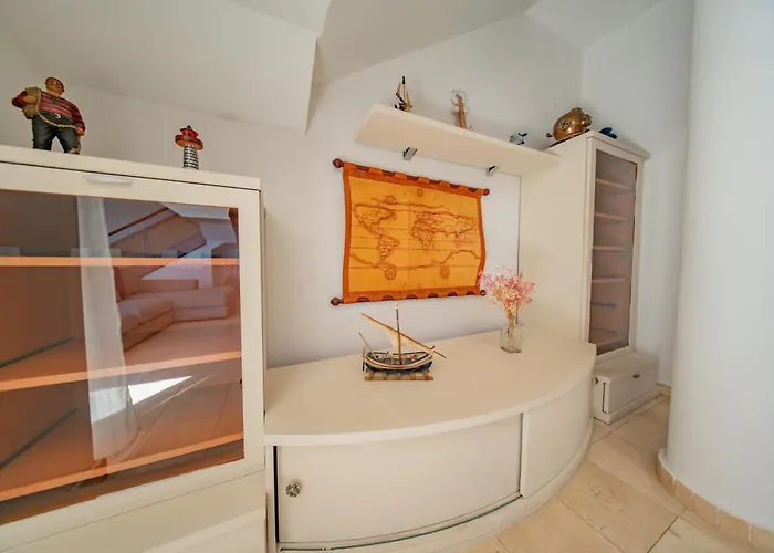 בית נופש Sky & Sea, The House By The *