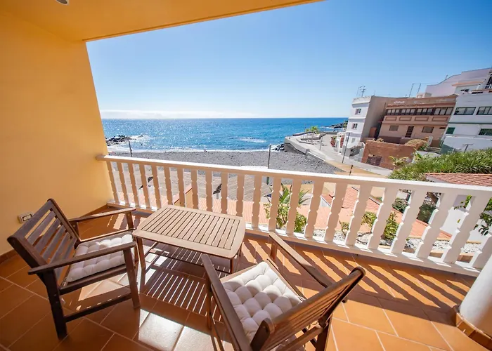 בית נופש Sky & Sea, The House By The