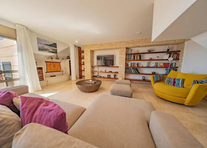 בית נופש Sky & Sea, The House By The