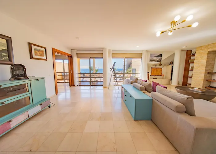 Sky & Sea, The House By The Nyaraló