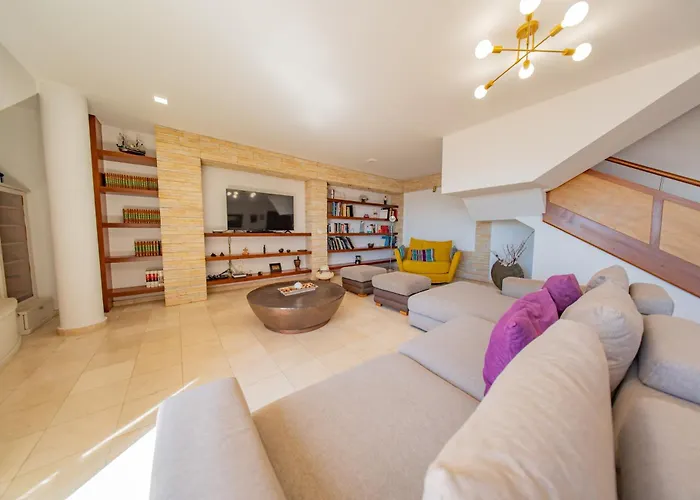 Nyaraló Sky & Sea, The House By The