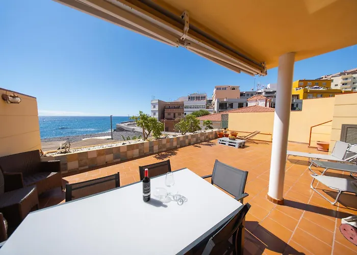 Дом отдыха Sky & Sea, The House By The *