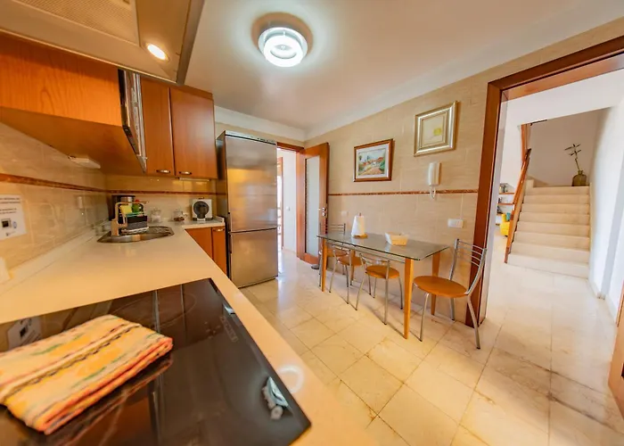 Дом отдыха Sky & Sea, The House By The