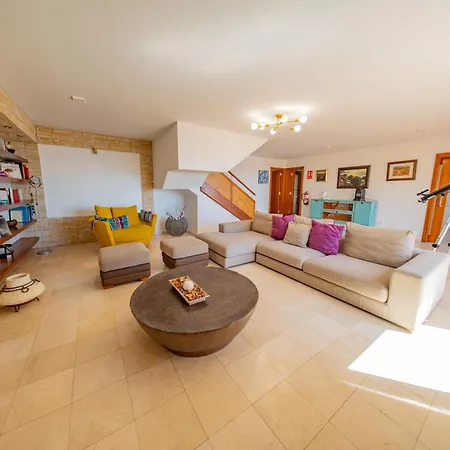 בית נופש Sky & Sea, The House By The *