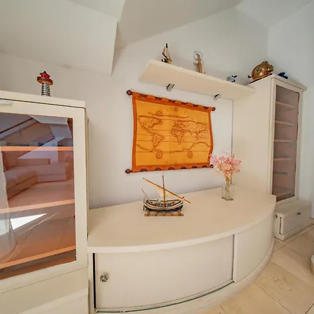 בית נופש Sky & Sea, The House By The *