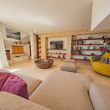 בית נופש Sky & Sea, The House By The