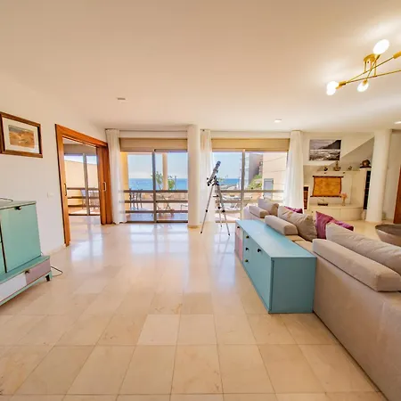 Sky & Sea, The House By The בית נופש
