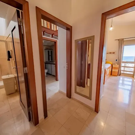 בית נופש Sky & Sea, The House By The *